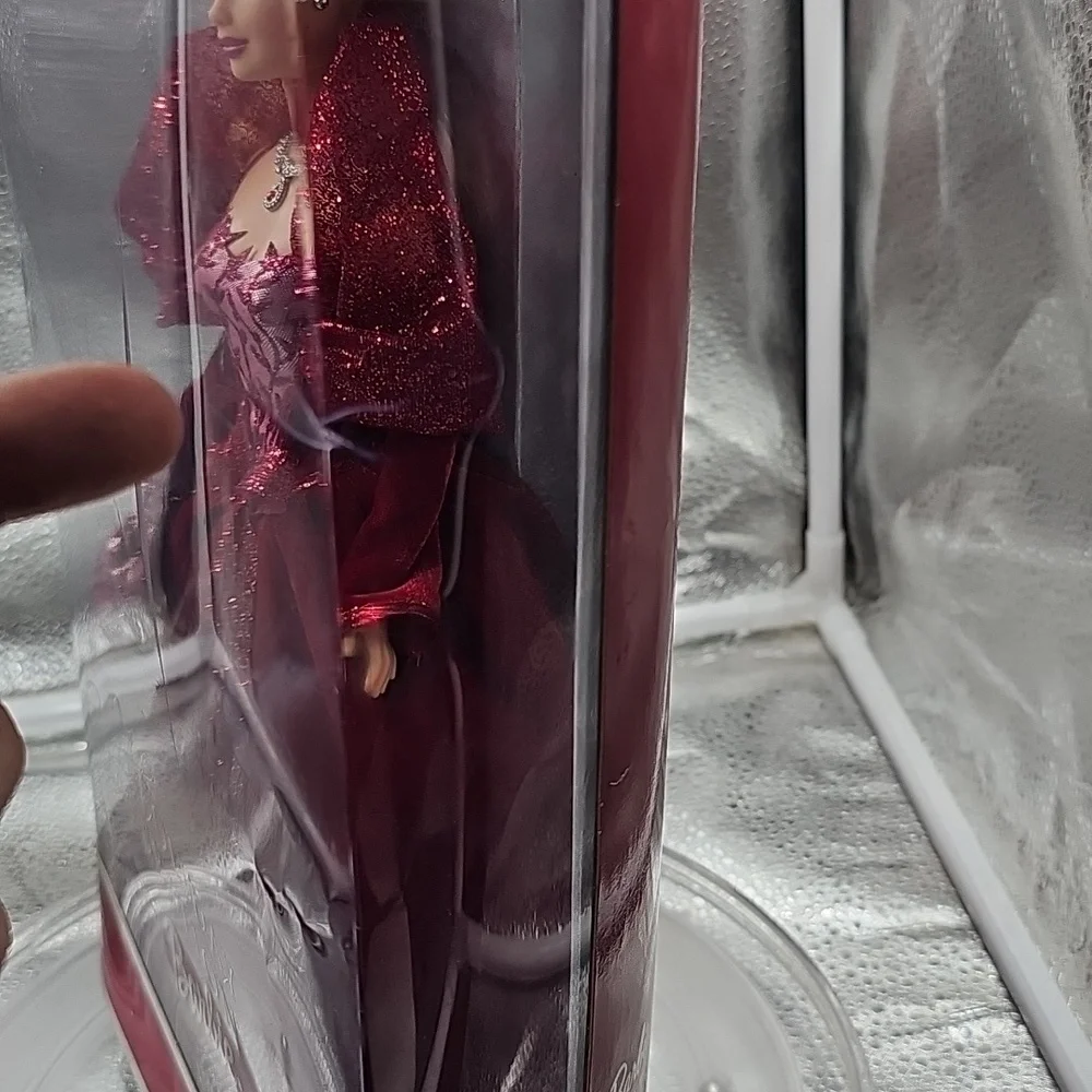 Z Holiday Celebration BARBIE # 56209 VELVET BURGANDY WINTER ROSE